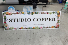 2025-info-ja-mainostaulut-kilvet-studio-copper-pirkanmaa-suurkuva-jips-8
