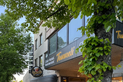 2025-opasteet-sastamala-club-hotel-restaurant-Valomainokset-valotaulut-kilvet-suurkuva-jips-2