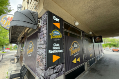 2025-opasteet-sastamala-hotel-tunneli-Valomainokset-valotaulut-kilvet-suurkuva-jips-7