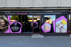 2025-opasteet-sastamala-puistokadun-kemikalio-Valomainokset-valotaulut-kilvet-suurkuva-jips-4