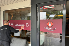 2025-julkisivu-ikkunateippaus-teippaus-teipit-hotel-ellivuori-ellivuori-resort-lomallo-teippaukset-suurkuva-jips-10