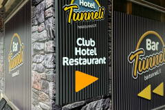 2025-julkisivu-ikkunateippaus-teippaus-teipit-hotel-tunneli-club-hotel-restaurant-teippaukset-suurkuva-jips-3